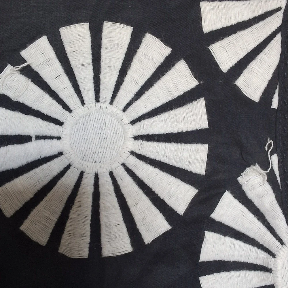 Tory Burch Embroidered Sunburst Navy Blue White Sleeveless top size‎ 6